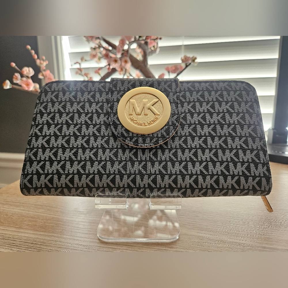 NEW | Michael Kors Wallet